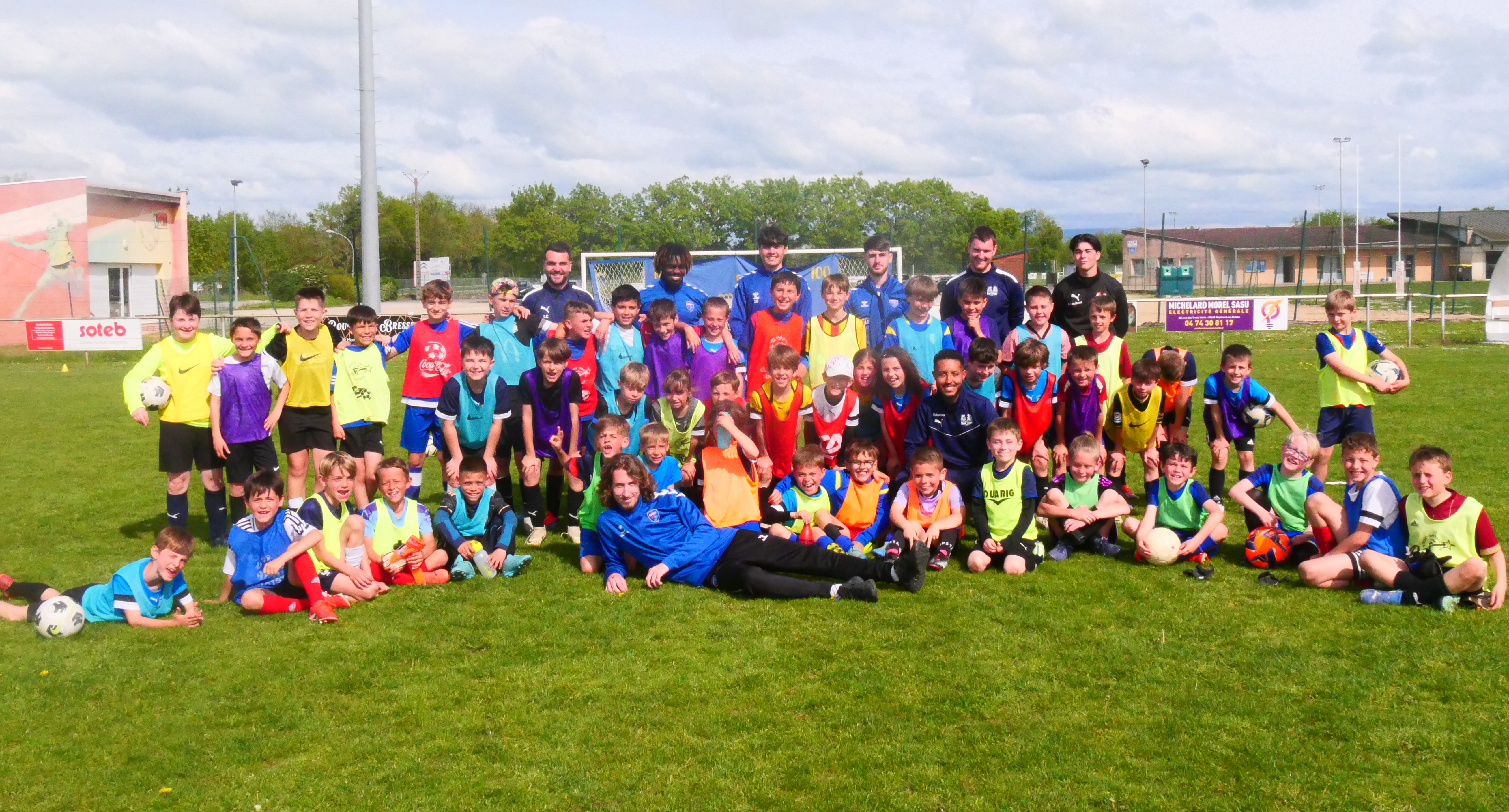 Les Bleus en visite au FC Plaine Tonique !